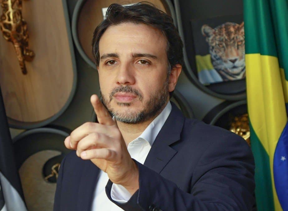 icon for Renan Santos participates in debate before first round?